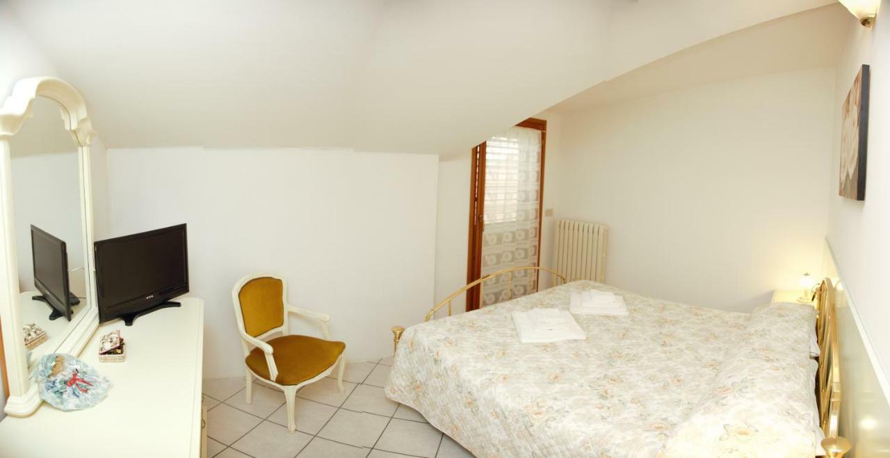 Il Gruccione Bed & Breakfast Sant'Omero Bagian luar foto
